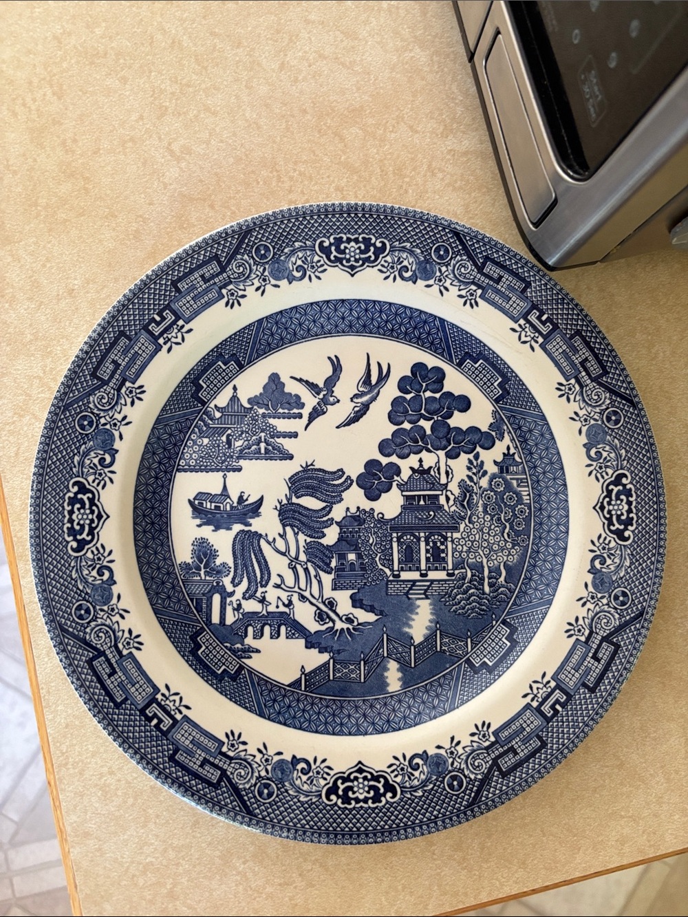 Churchill England Blue and White Willow Dinner Plate Pre-Owned Great Condition